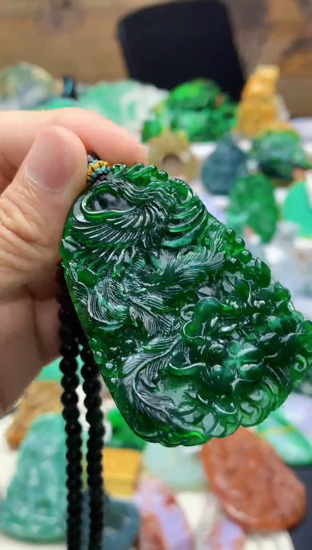 颈饰未镶嵌翡翠山**水天然A货翡翠
