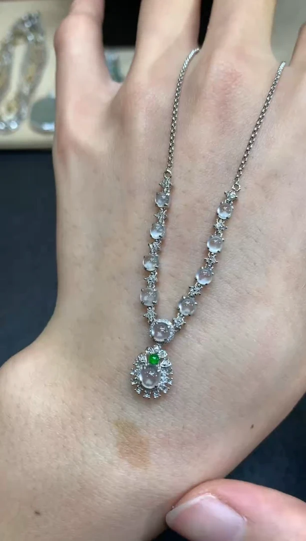 【闪购商品】翡翠颈饰18K金镶嵌蛋面【无服务费】