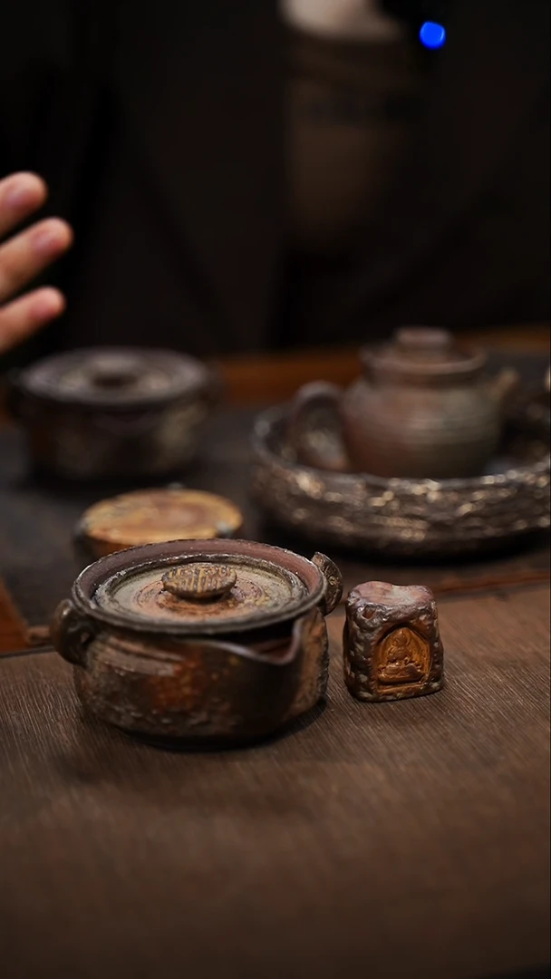 鸣*全手工制作  紫砂古钱币宝瓶