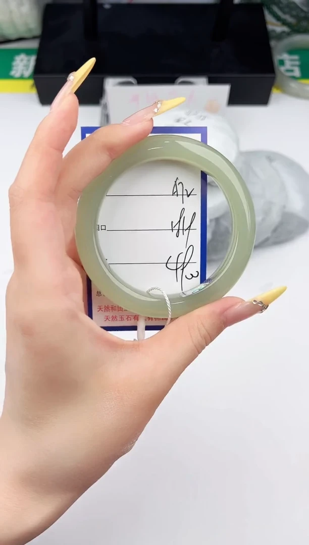 和田玉手镯未镶嵌72颜色微差无瑕