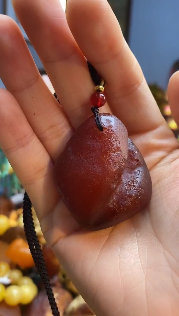 未镶嵌颈饰琥珀吊坠