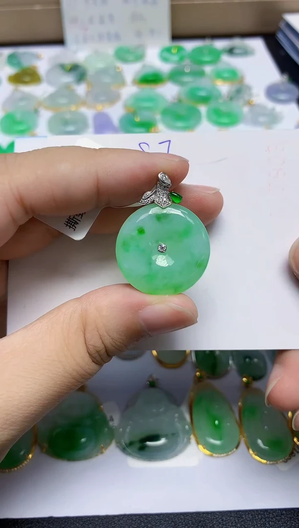 颈饰18K金镶嵌翡翠天然缅甸翡翠A货翡翠百元以上9元证书费自理