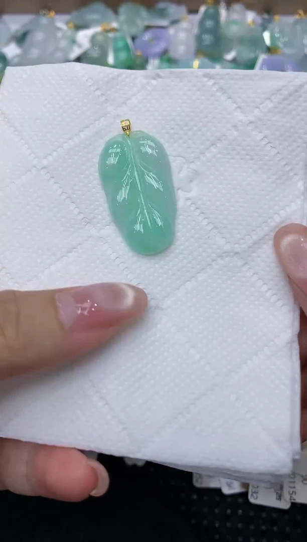 翡翠18K金镶嵌颈饰111111111