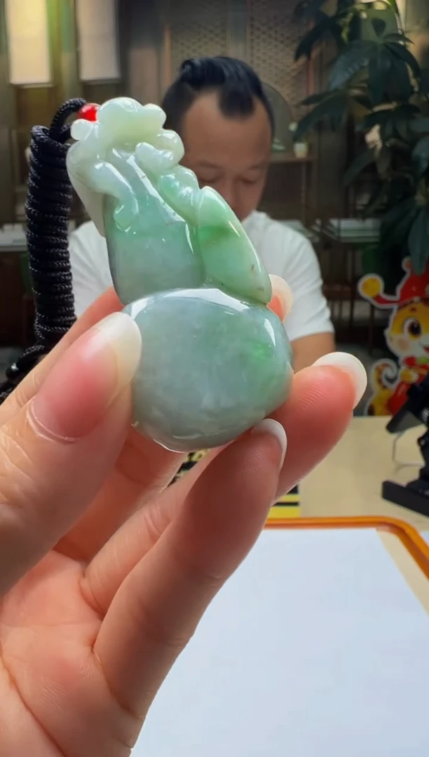 翡翠未镶嵌颈饰QY2025-8-2-1