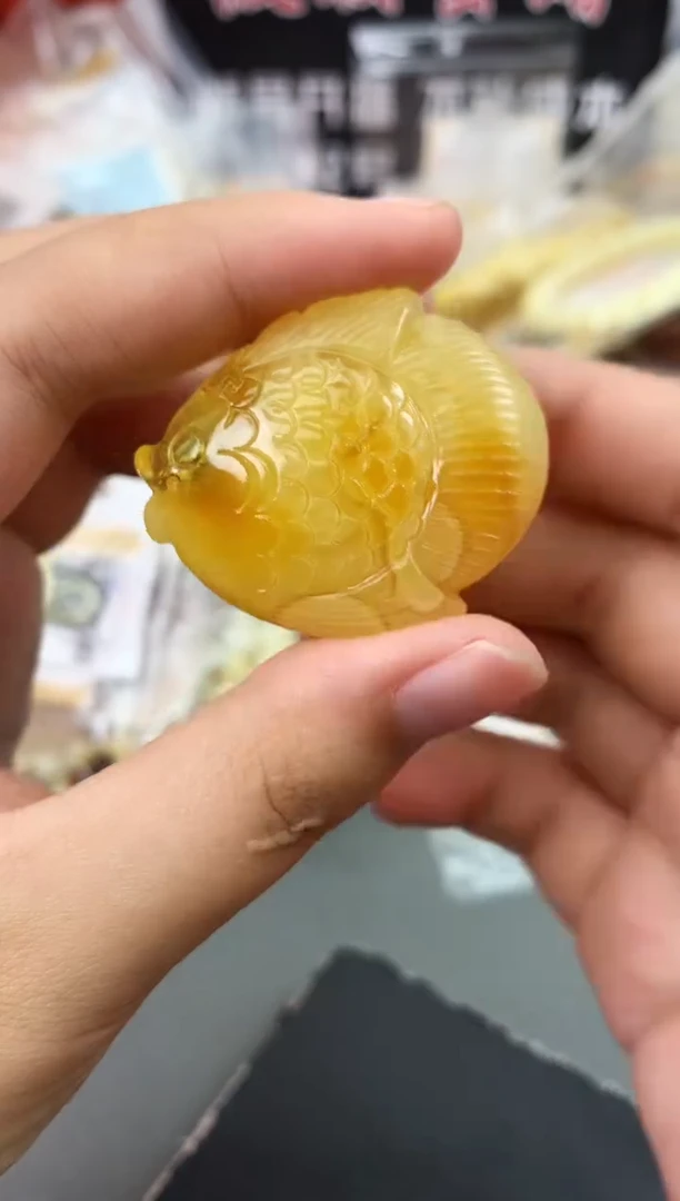 未镶嵌琥珀珠宝奇石93