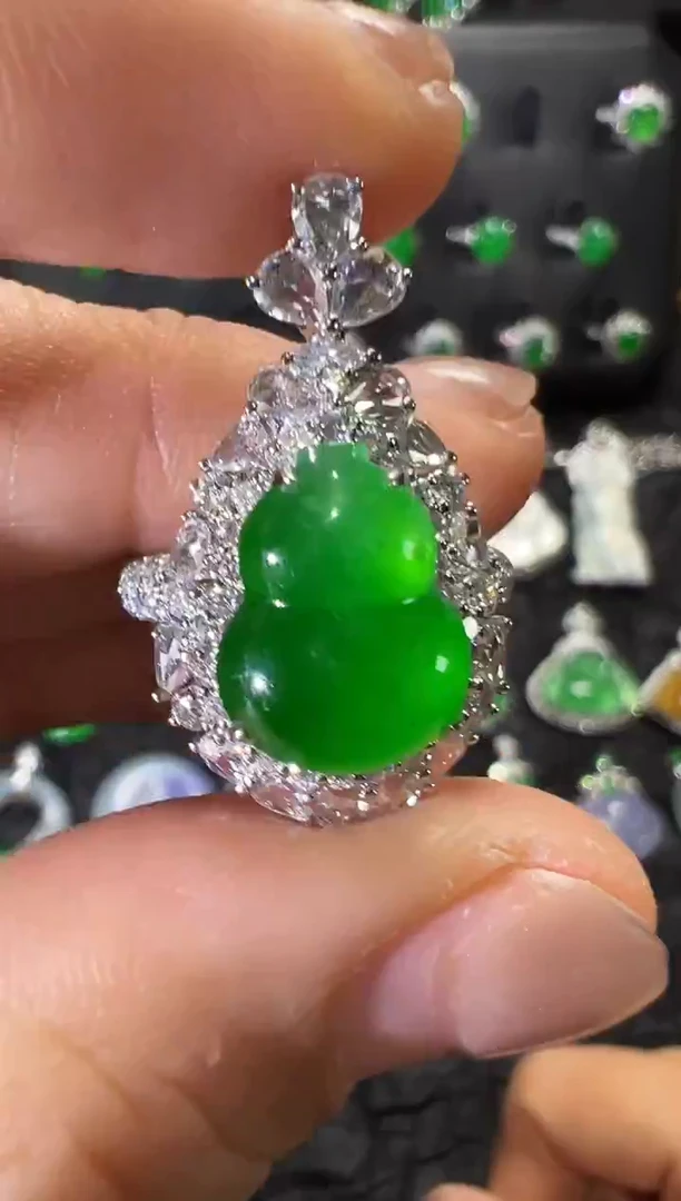 18K金镶嵌戒指翡翠高冰正阳绿葫芦戒指两用款