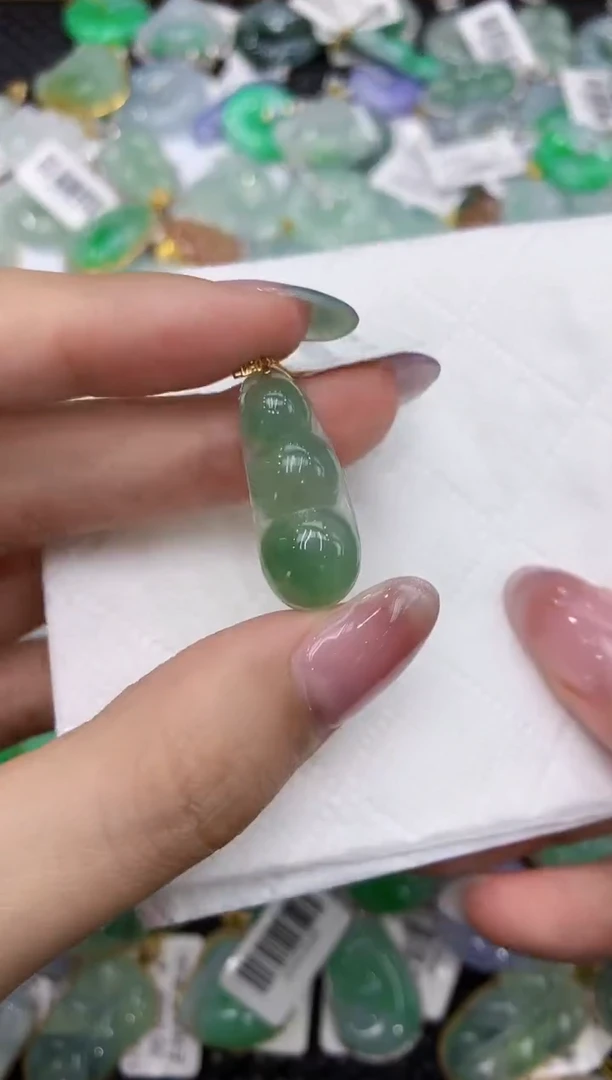 翡翠18K金镶嵌颈饰111111111111