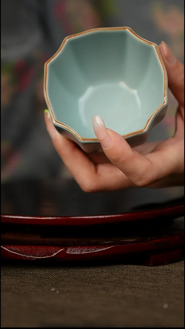 微微瑕 四方葵口杯 无底款