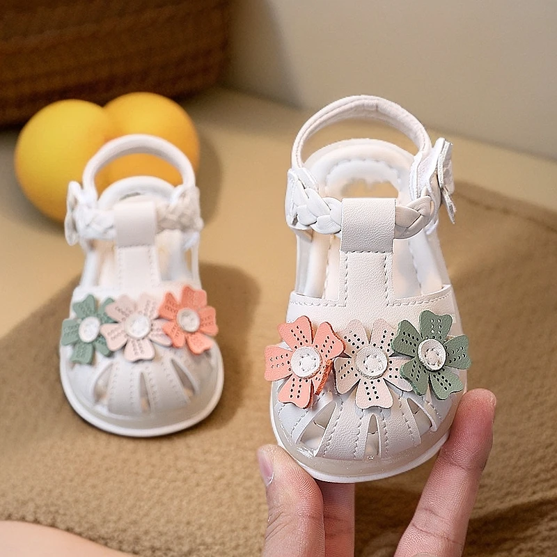 夏季新款女宝宝软底凉鞋包头婴幼儿学步鞋透气防滑防踢公主鞋亮灯