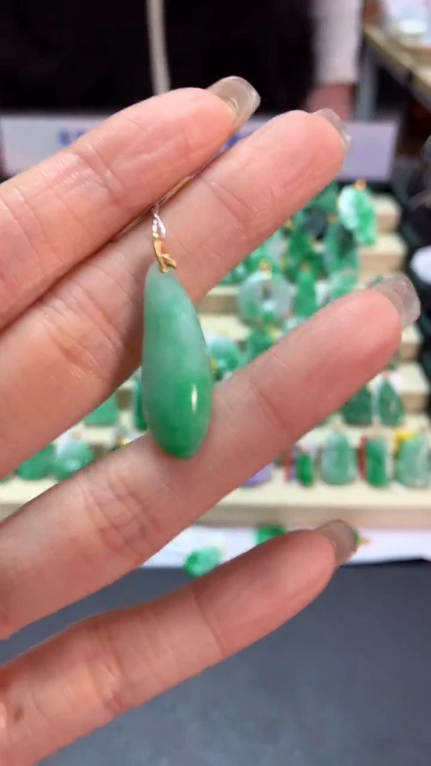 【闪购商品】翡翠吊坠(不含链)18K金镶嵌挂件