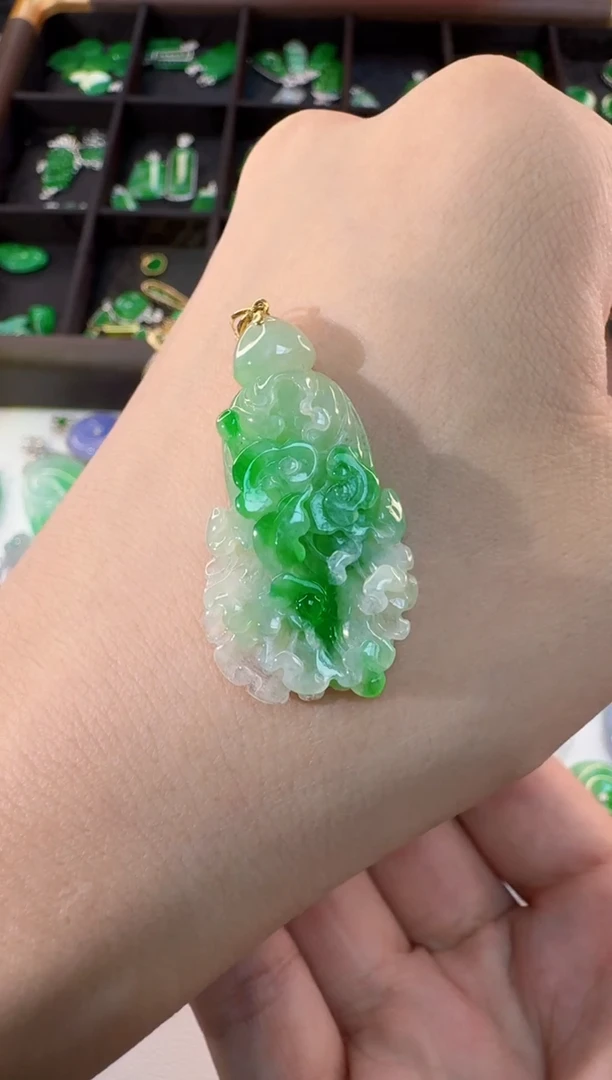 颈饰18K金镶嵌翡翠缅甸A货翡翠