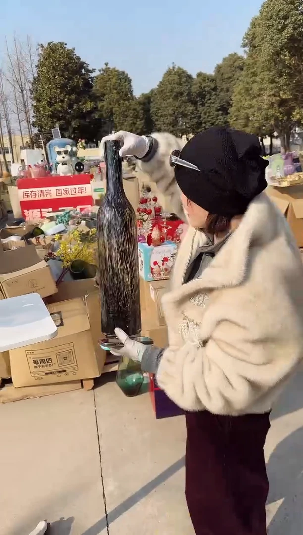 【闪购商品】玻璃海燕微瑕花瓶--0N012