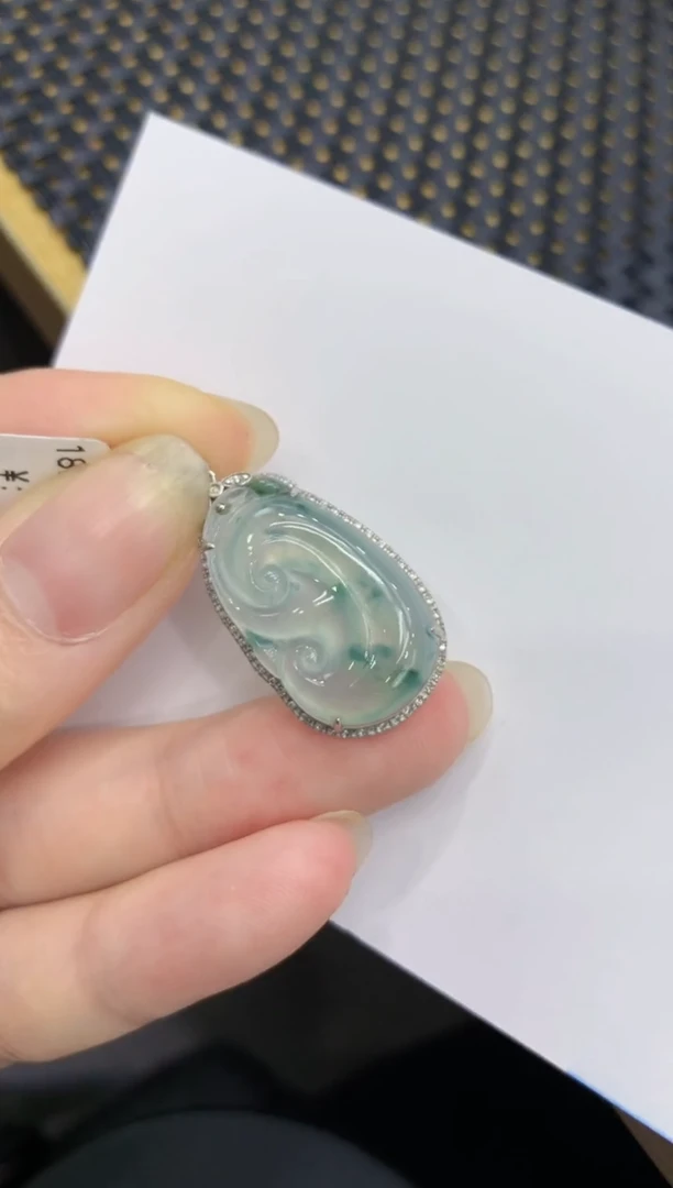 【闪购商品】翡翠颈饰18K金镶嵌8888888888