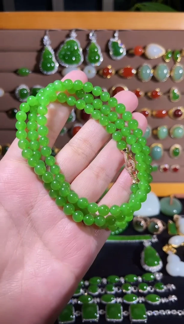 和田玉未镶嵌颈饰卡6苹果绿项链