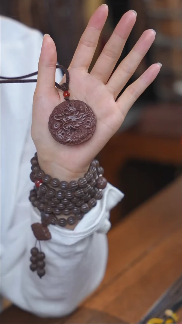 泥塑花蕊夫人小龙牌福利脖挂款式