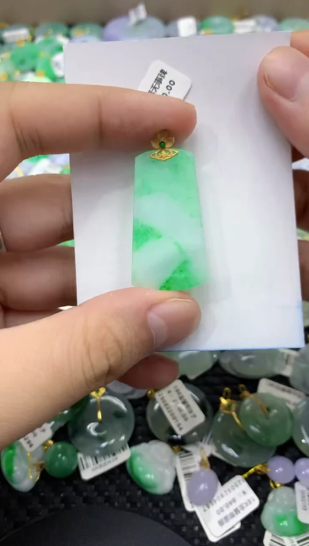 颈饰18K金镶嵌翡翠天然缅甸翡翠A货