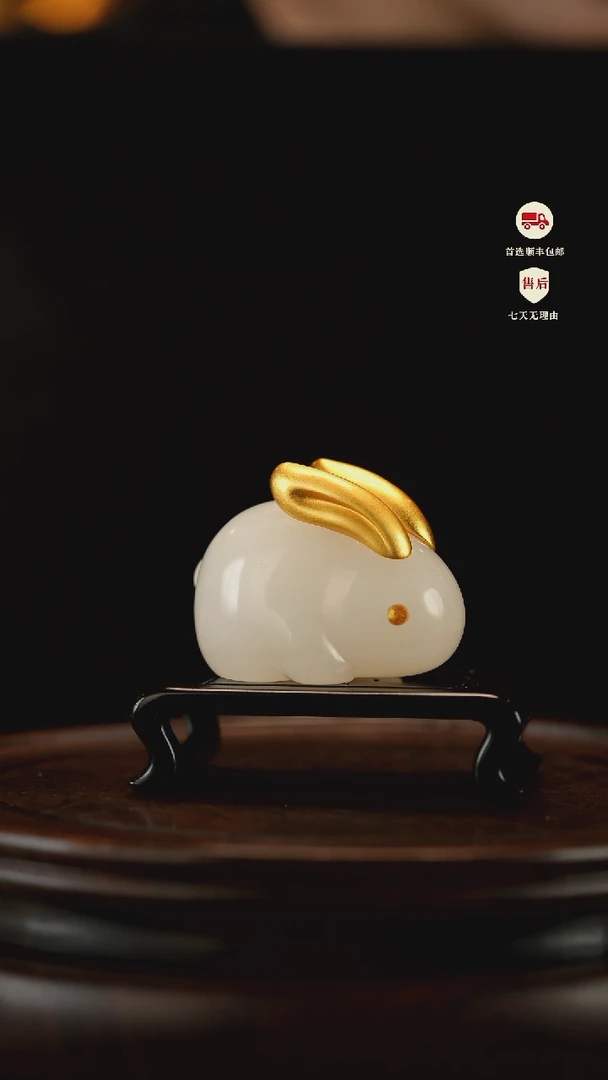 云南石荔枝白雕刻：玉兔摆件