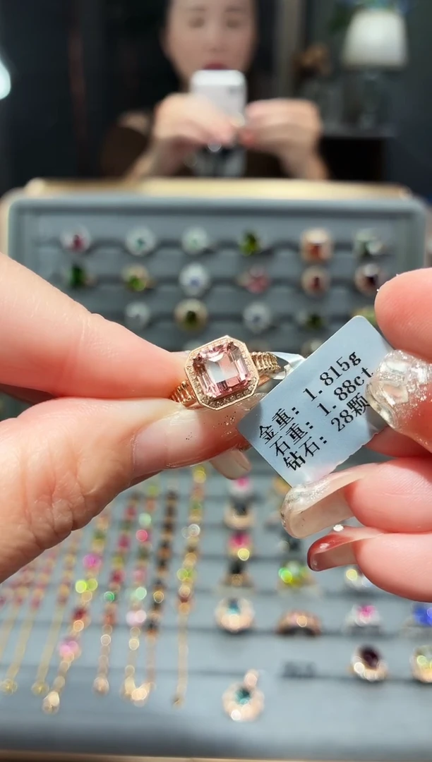 18K金镶嵌戒指碧玺1.88.