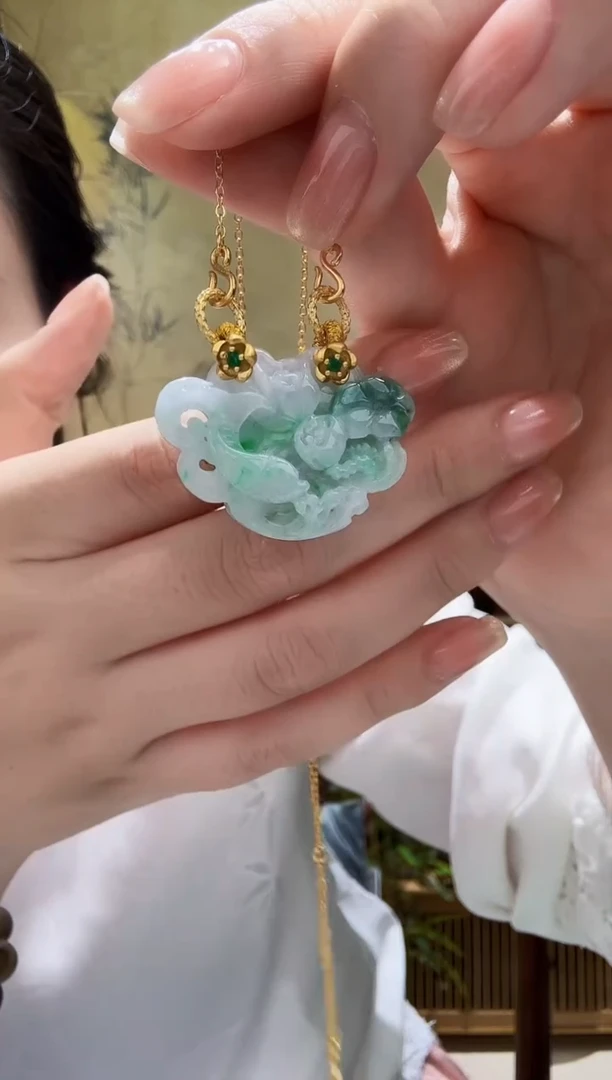 颈饰未镶嵌翡翠吊坠