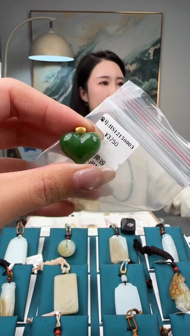 颈饰18K金镶嵌和田玉HS