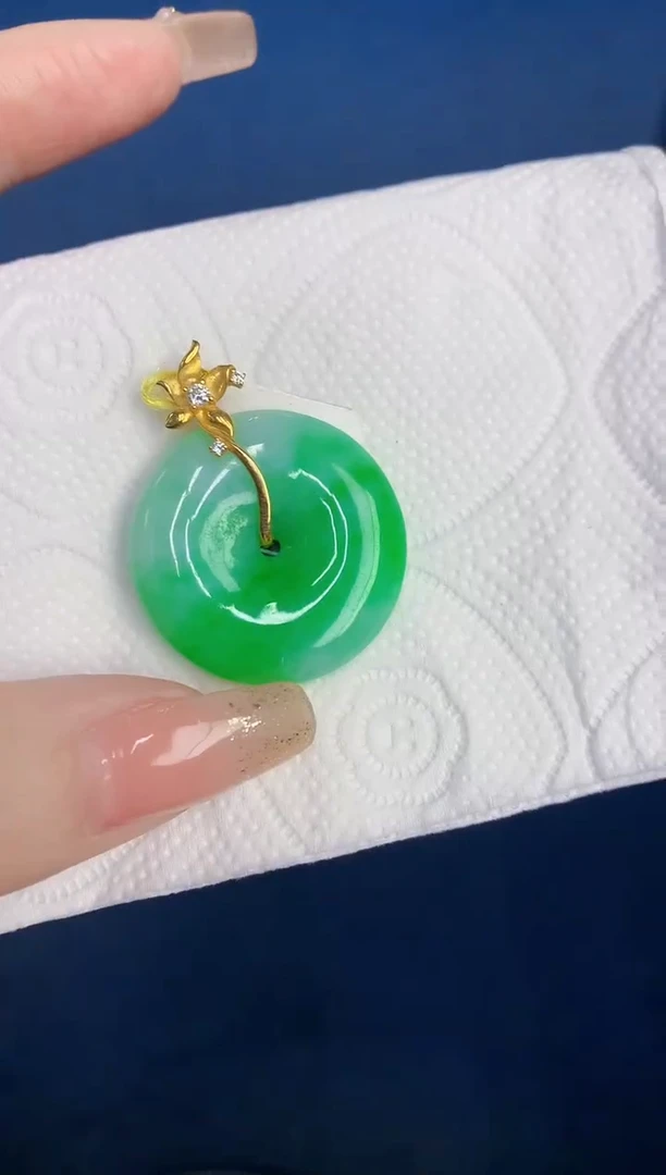 颈饰18K金镶嵌翡翠缅甸天然翡翠A货