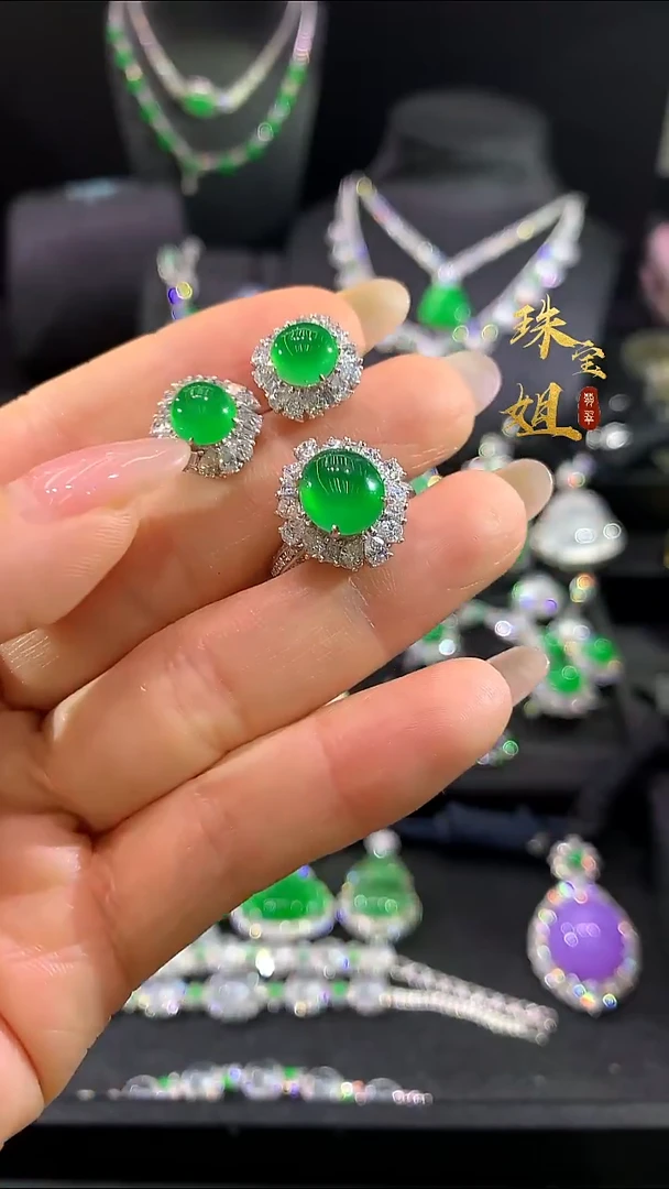 18K金镶嵌翡翠耳饰两件套