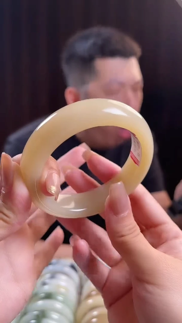 和田玉手镯未镶嵌58圈口