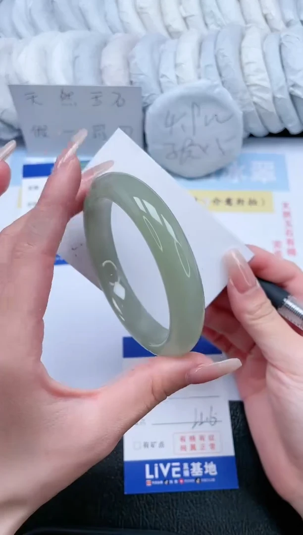 【闪购商品】石英质玉手镯未镶嵌T82-62.6