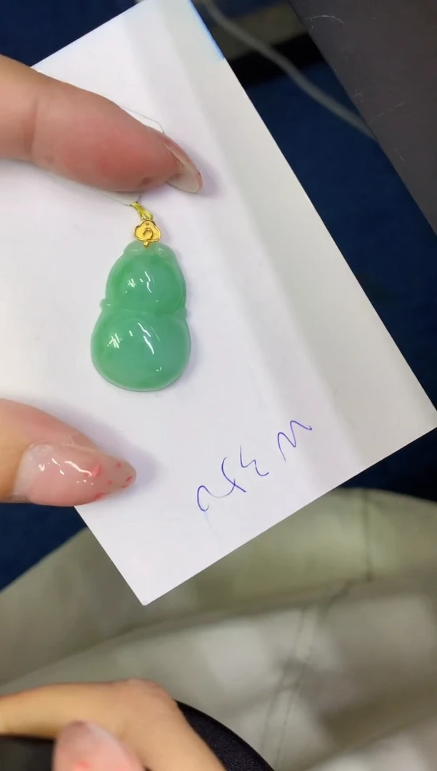 翡翠18K金镶嵌颈饰缅甸天然翡翠A货