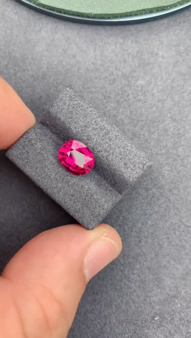 未镶嵌裸石碧玺2.3ct 卢比来碧玺