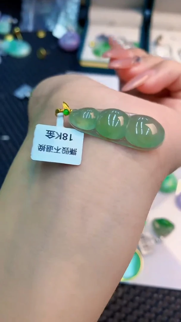 翡翠18K金镶嵌吊坠(不含链)1
