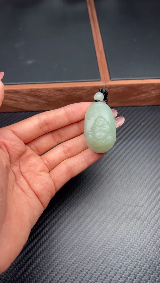 吊坠(赠链)未镶嵌和田玉且末微色差近矿J 佛公
