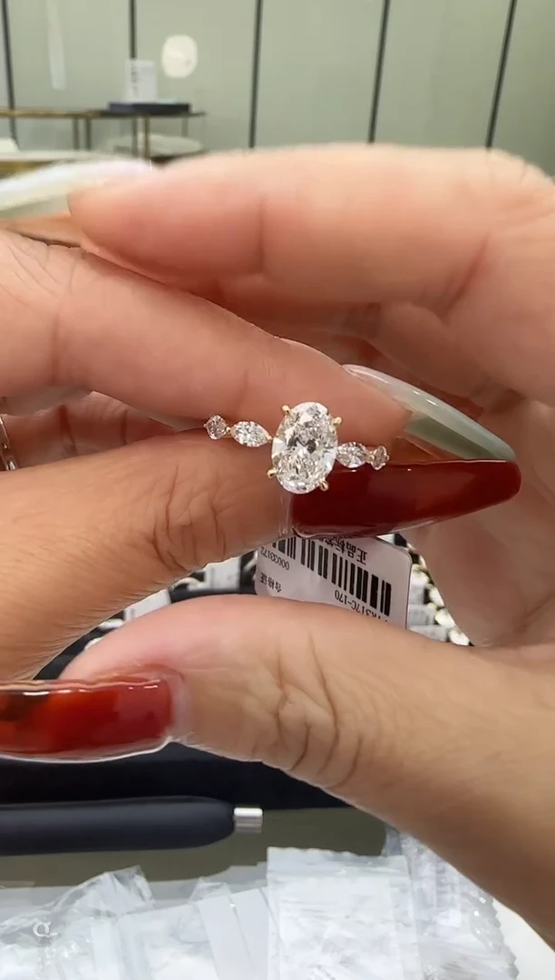 【闪购商品】合成钻石18K金镶嵌马眼1.29ct13#