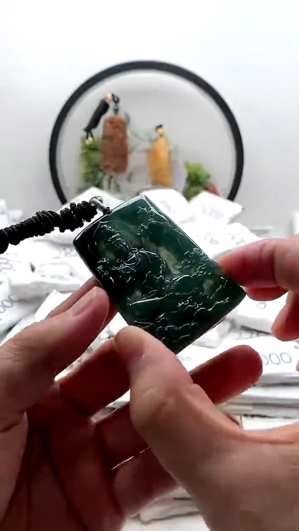 颈饰未镶嵌翡翠观音