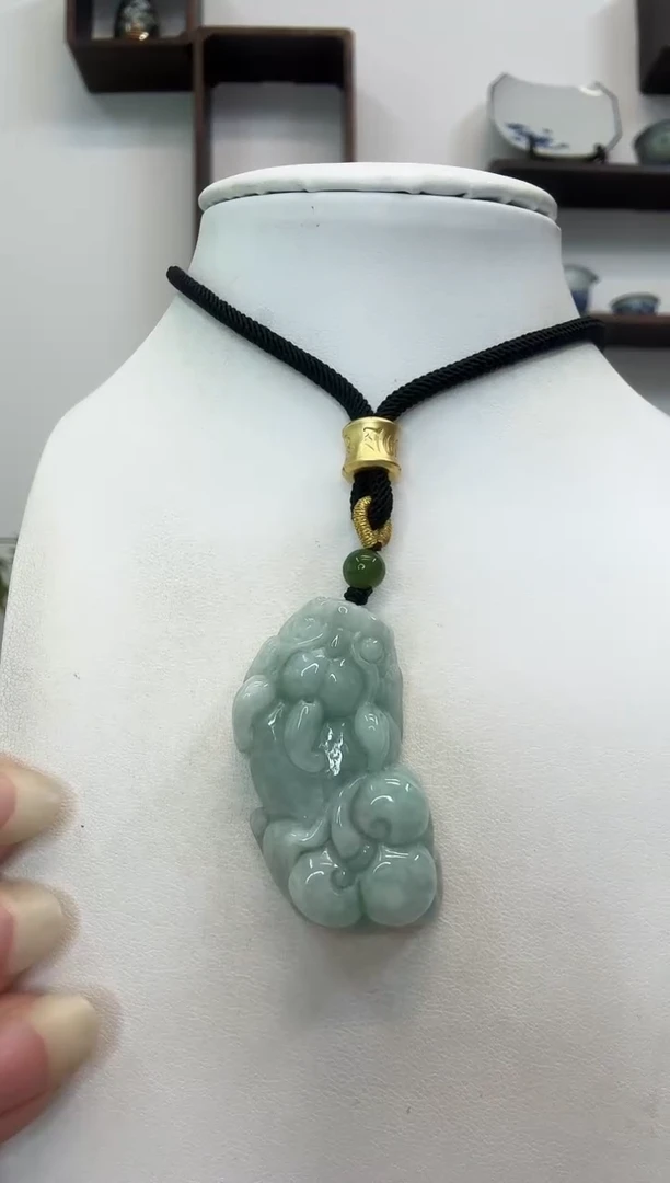 颈饰未镶嵌翡翠大貔貅