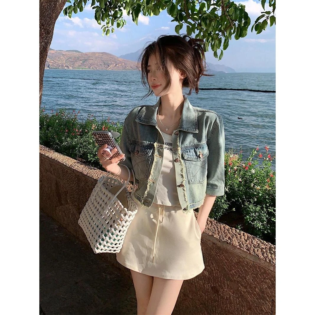 复古翻领短款牛仔外套女夏季2025新款气质百搭毛边单排扣显瘦上衣