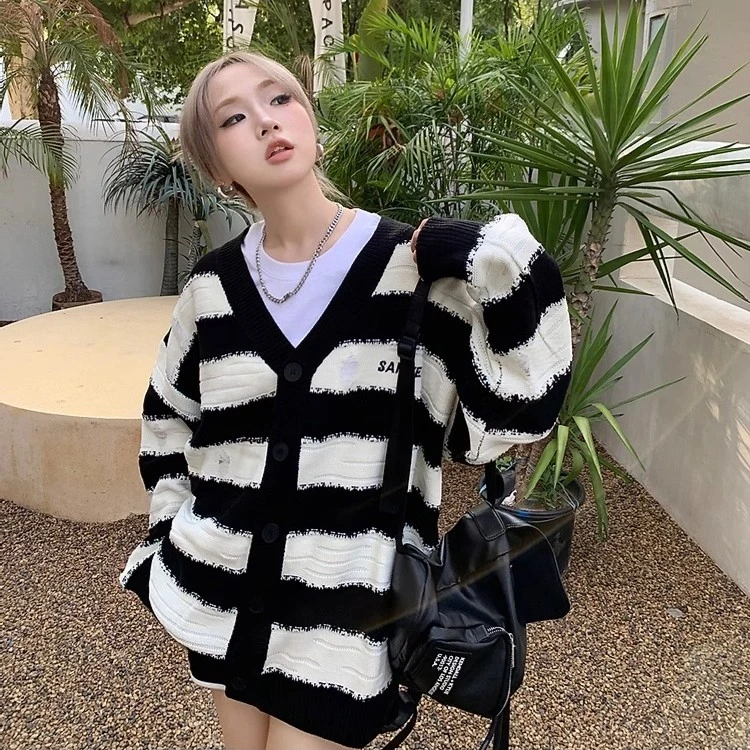 秋冬条纹破洞毛衣开衫女外套新款韩版宽松慵懒风洋气韩范上衣潮