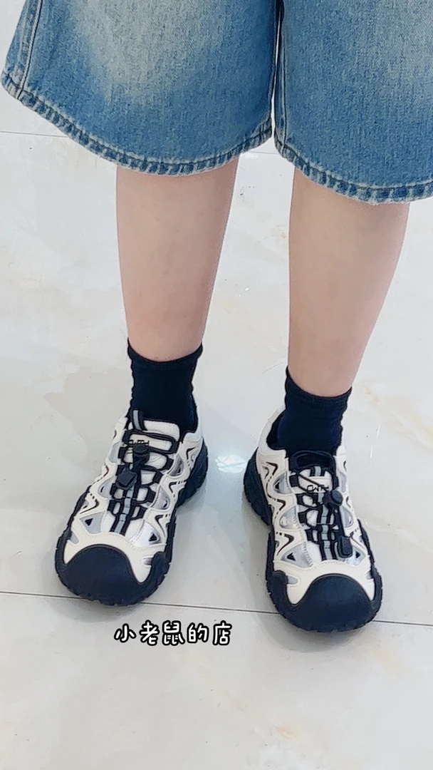 小老鼠夏款休闲凉鞋，脚感很好