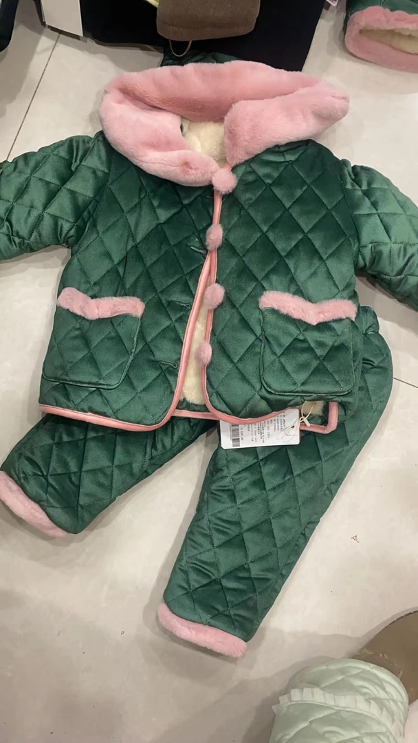 幼米品牌原创睡衣100到170（微瑕）衣服很厚内里会大一点，介意勿拍