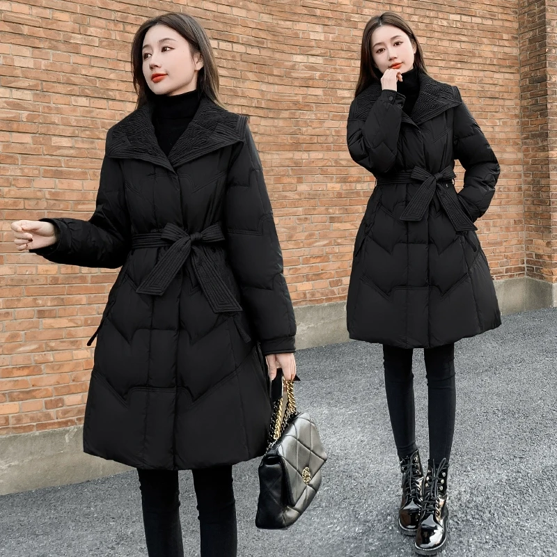 2025年新款女装冬季修身收腰中长款羽绒服女黑色显瘦翻领外套系带