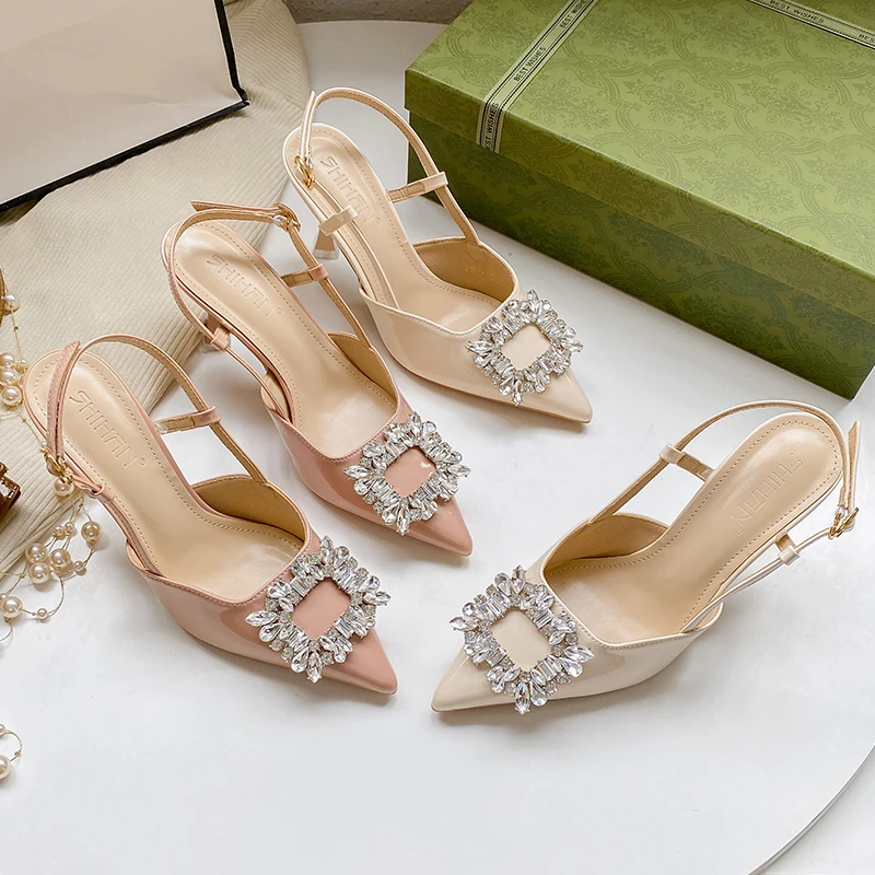 华家2025春夏季新款黑色水钻扣包头高跟凉鞋一字带优雅鞋跟单鞋女