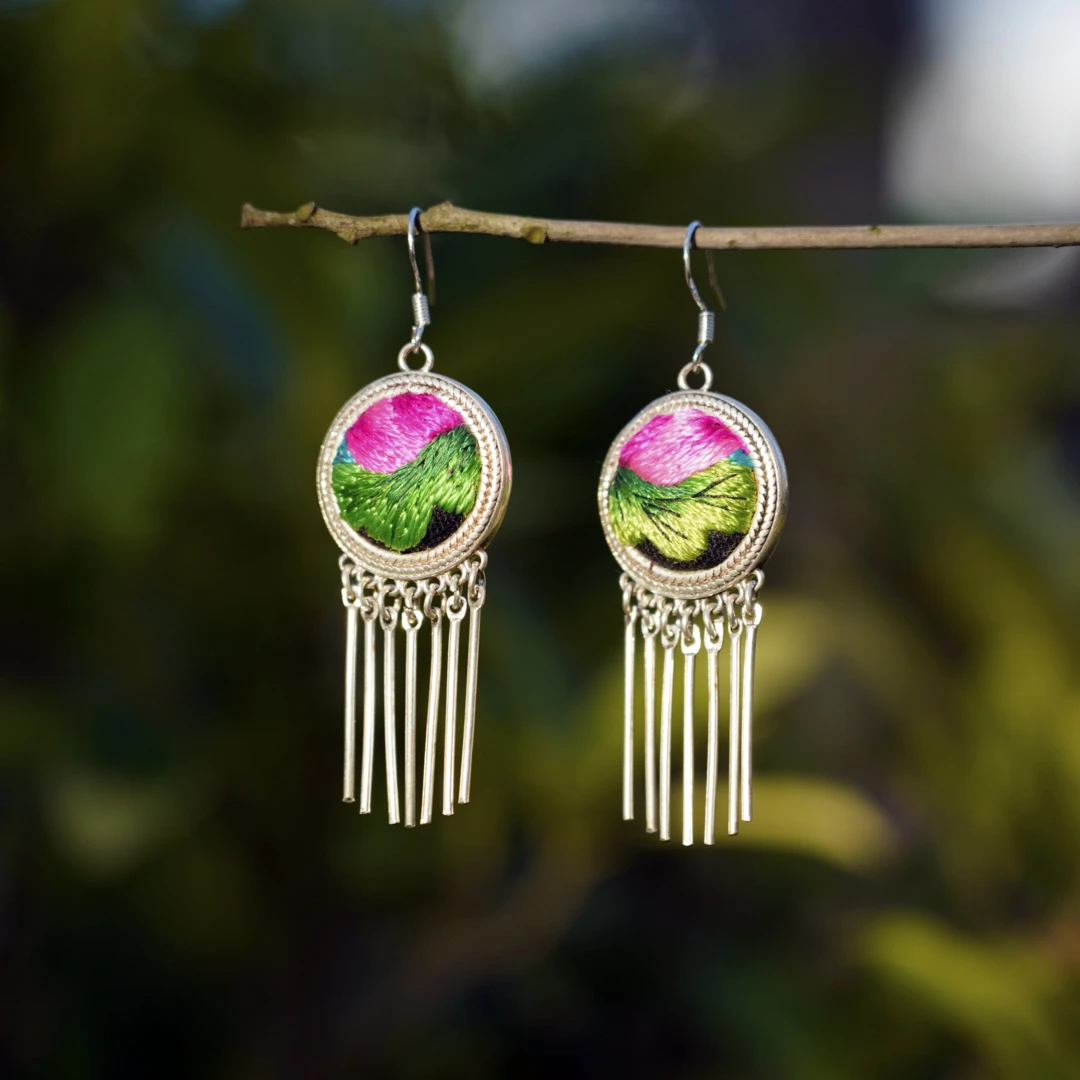 民族纯手工刺绣耳饰  百搭款三