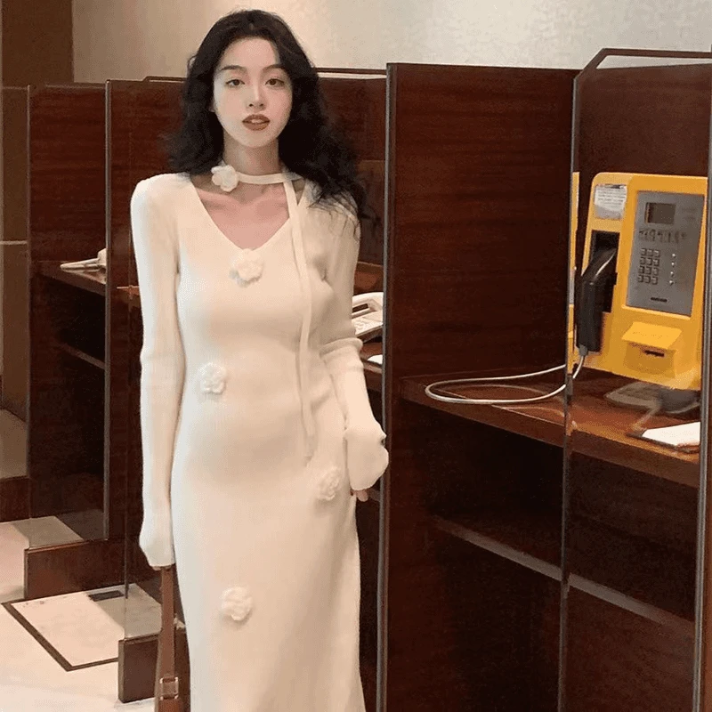 针织连衣裙女秋冬季新款温柔风法式复古显瘦裙子花朵打底毛衣长裙