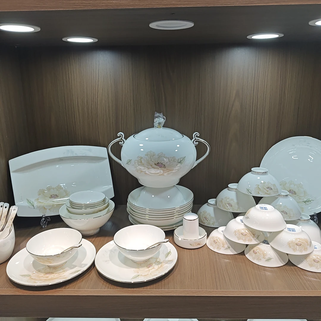 60件国色天香景德镇餐具套装