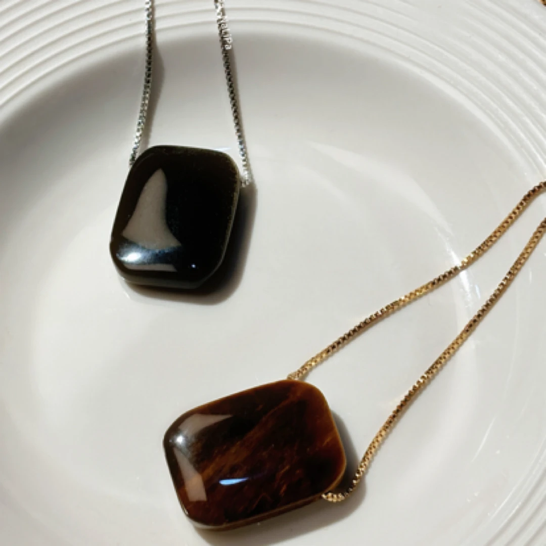 铜合金项链 美拉德方形虎眼银曜吊坠长款毛衣链轻奢小众秋冬项链