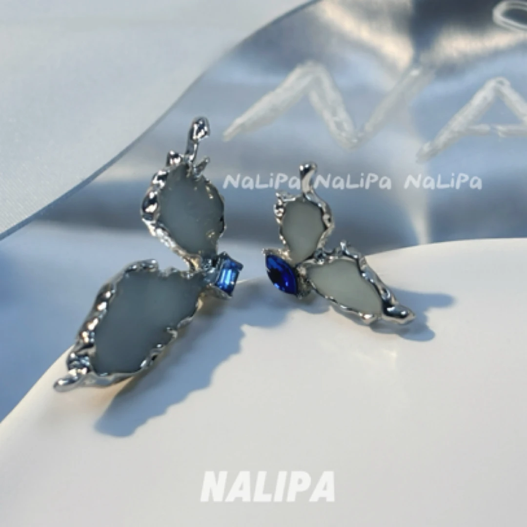 铜合金耳饰 甜酷辣妹不对称雾霾蓝蝴蝶耳钉小众气质高级感设计感