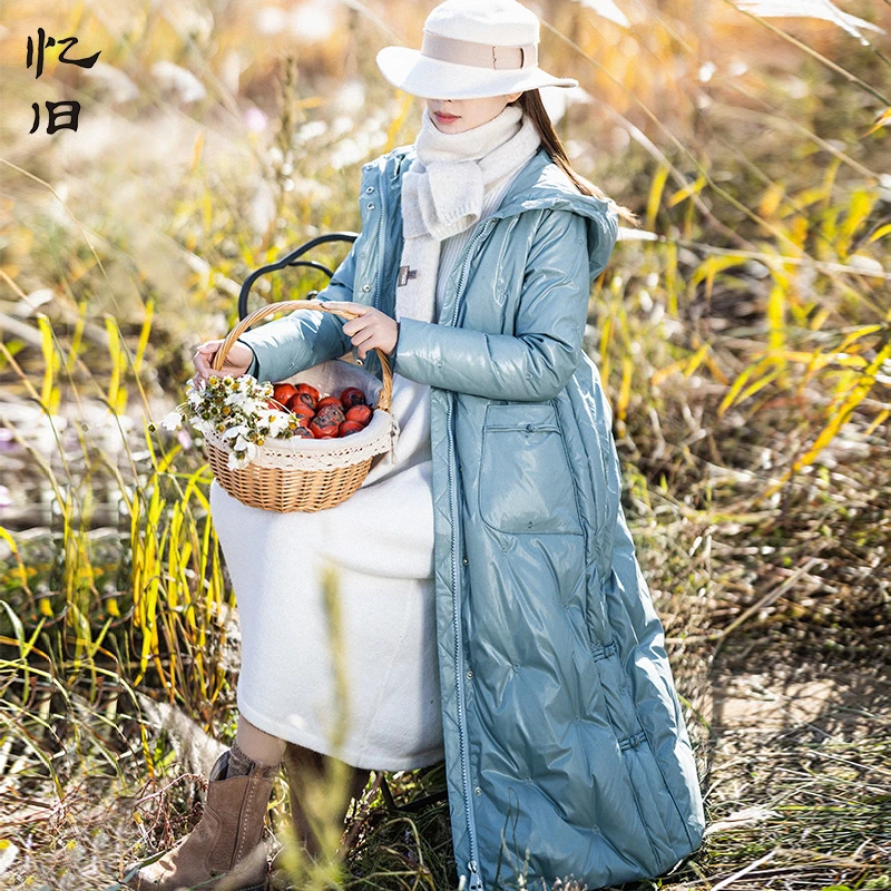 忆旧【迎着光】亮面蓝色羽绒服女冬季中长款2022新款连帽棉服外套