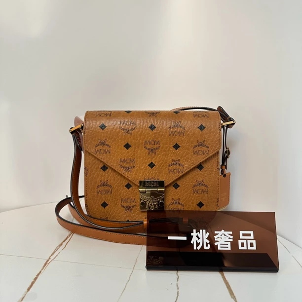 95新 MCM 一桃/实际98新/mcm 干邑色马鞍斜挎