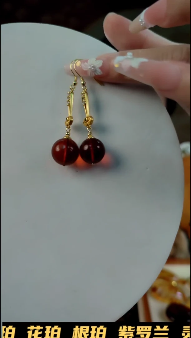 【闪购商品】琥珀颈饰未镶嵌88888888