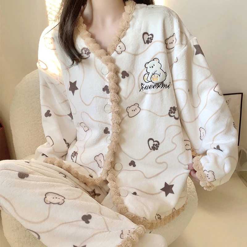 法兰绒睡衣女2025秋冬新款可爱童趣小熊加厚保暖珊瑚绒家居服套装